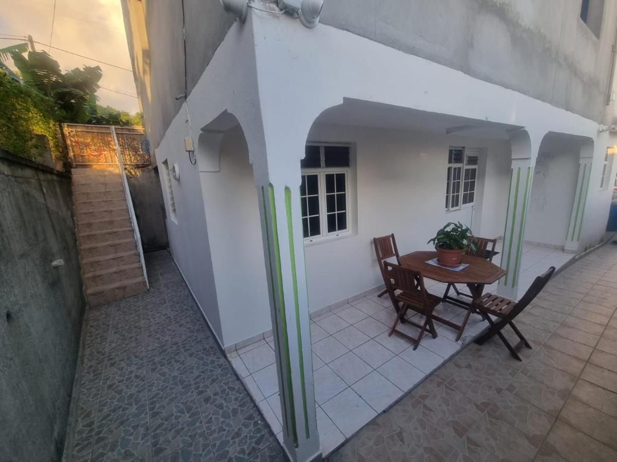 Fefe Apartment Vieux-Habitants Exterior photo